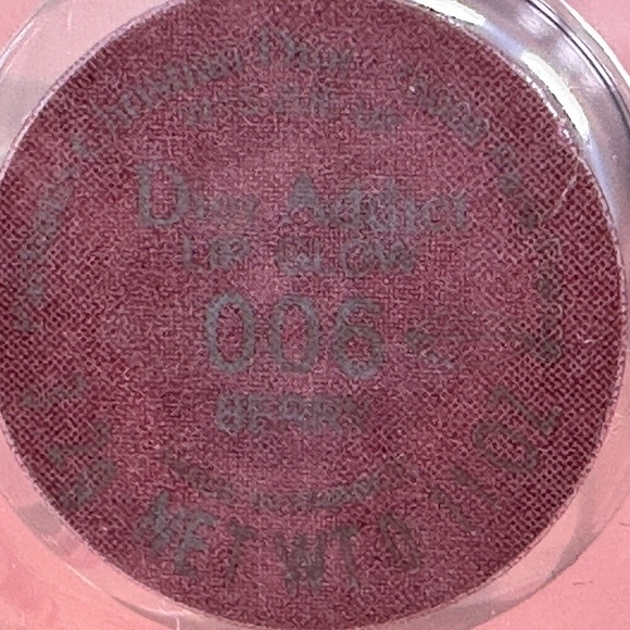 DIOR
Addict Lip Glow Color Reviver Balm 006
Berry 0.11 oz - Picture 4 of 5